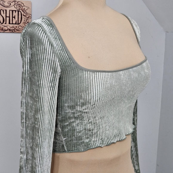 Out From Under Urban Outfitters Green Velvet Long Sleeve Square Neck Crop Top S - Picture 3 of 15
